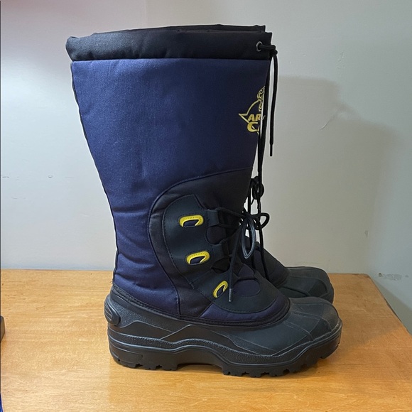 Men\'s Navy and Black Insulated Winter Boots - Lace-Up. Size 8 main image 8
